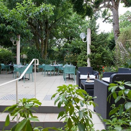 Le Lion D'Or Hotel Manzac-sur-Vern Bagian luar foto