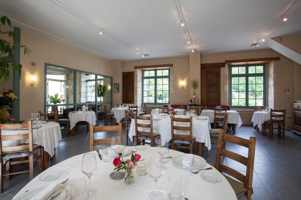 Le Lion D'Or Hotel Manzac-sur-Vern Bagian luar foto
