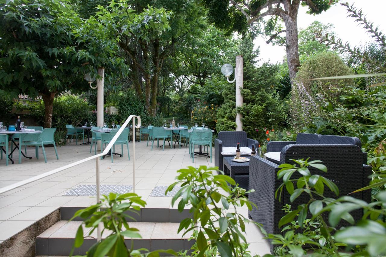 Le Lion D'Or Hotel Manzac-sur-Vern Bagian luar foto