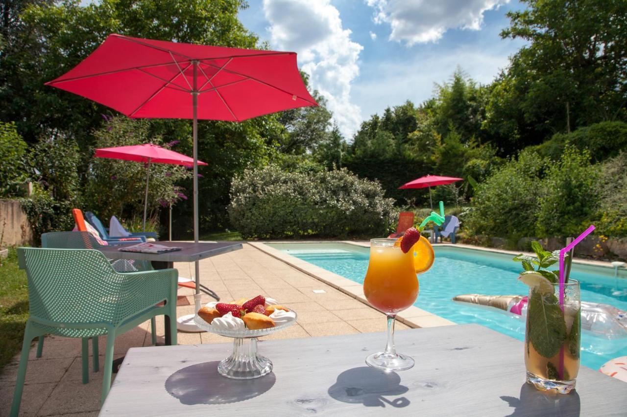 Le Lion D'Or Hotel Manzac-sur-Vern Bagian luar foto