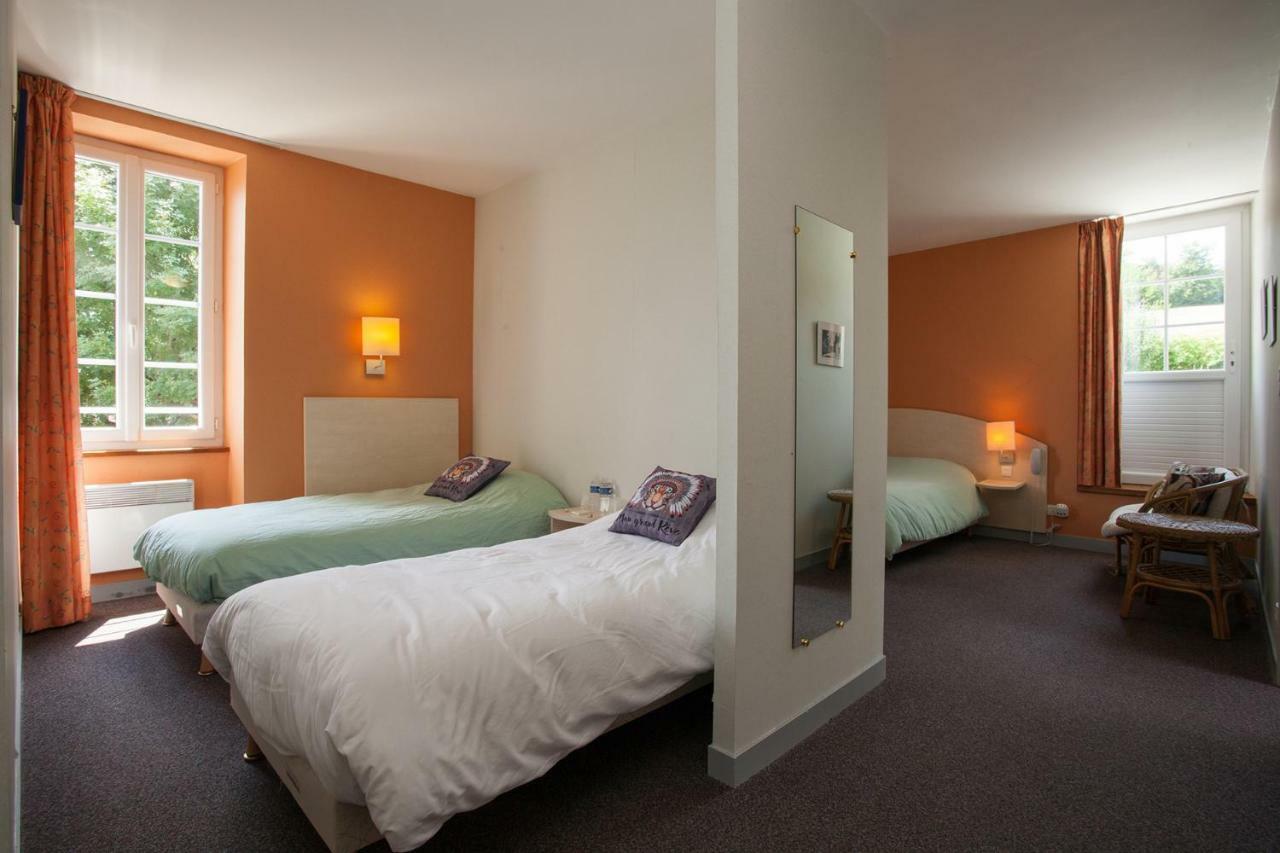 Le Lion D'Or Hotel Manzac-sur-Vern Bagian luar foto