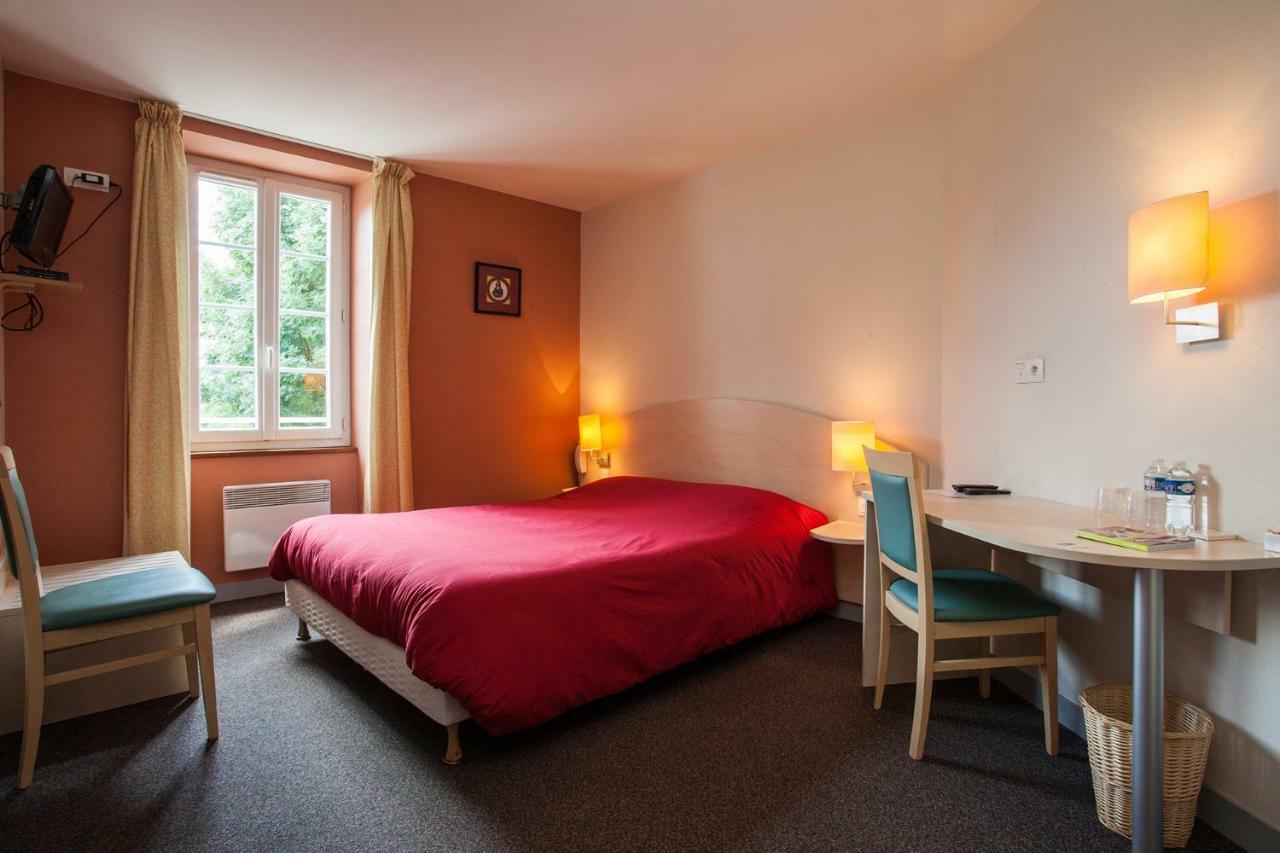 Le Lion D'Or Hotel Manzac-sur-Vern Bagian luar foto
