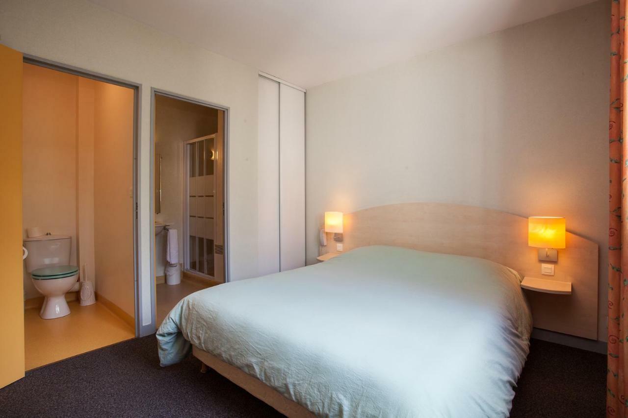 Le Lion D'Or Hotel Manzac-sur-Vern Bagian luar foto