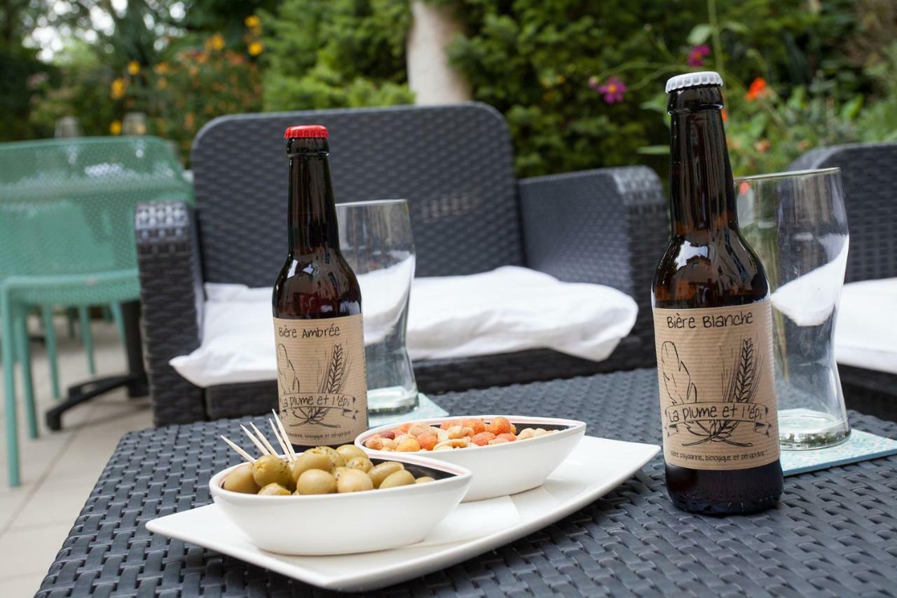 Le Lion D'Or Hotel Manzac-sur-Vern Bagian luar foto