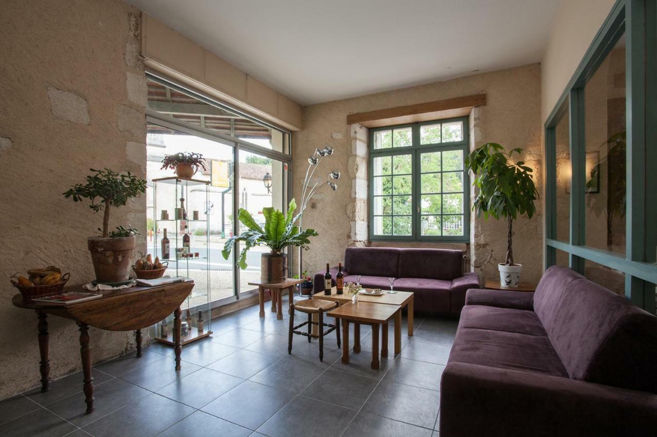 Le Lion D'Or Hotel Manzac-sur-Vern Bagian luar foto