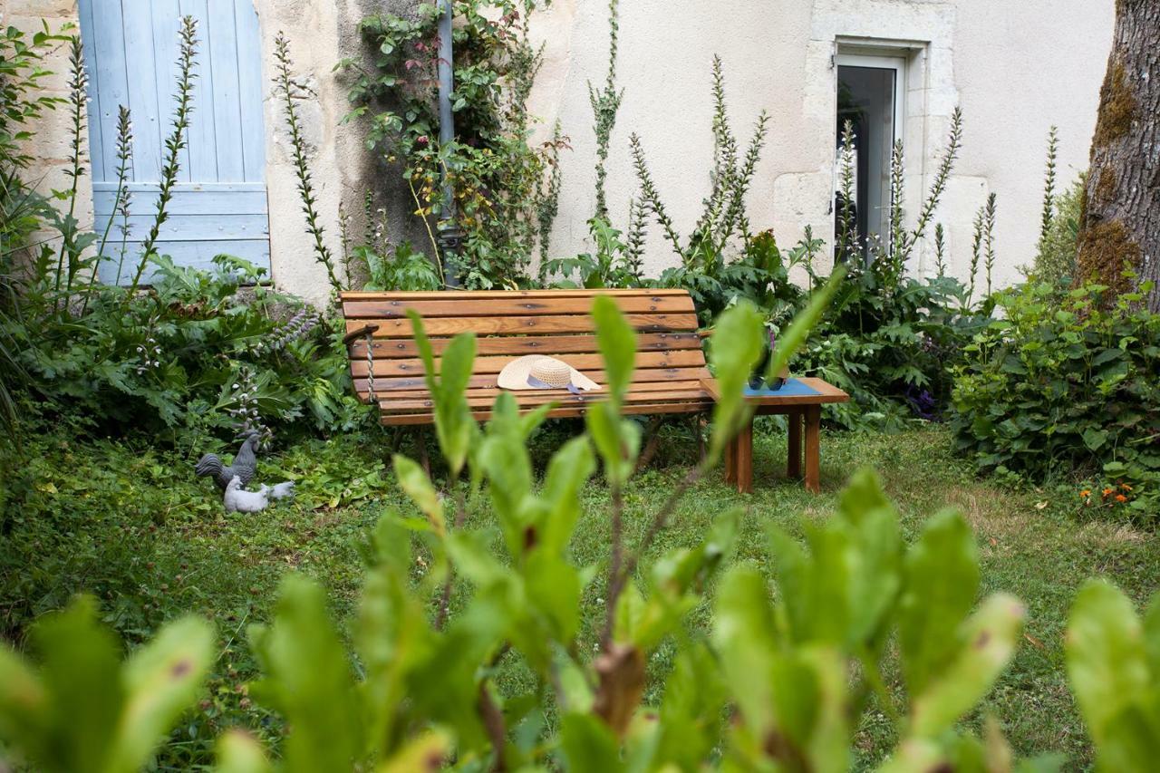 Le Lion D'Or Hotel Manzac-sur-Vern Bagian luar foto