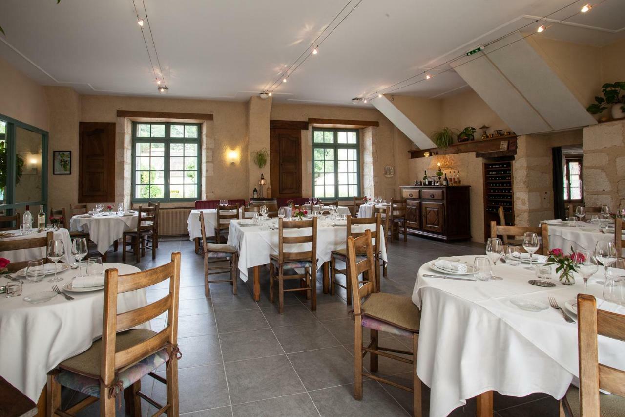 Le Lion D'Or Hotel Manzac-sur-Vern Bagian luar foto