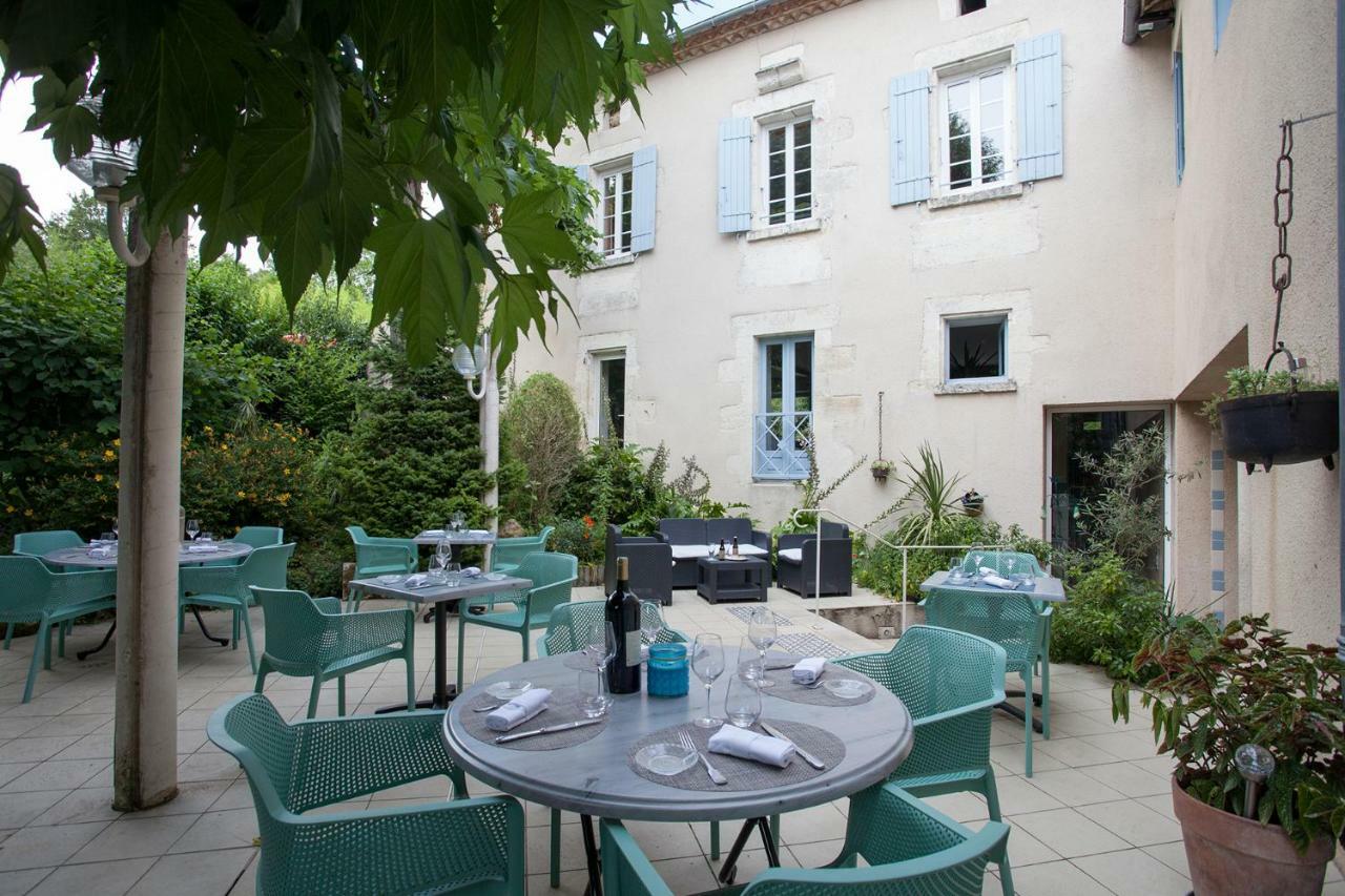 Le Lion D'Or Hotel Manzac-sur-Vern Bagian luar foto