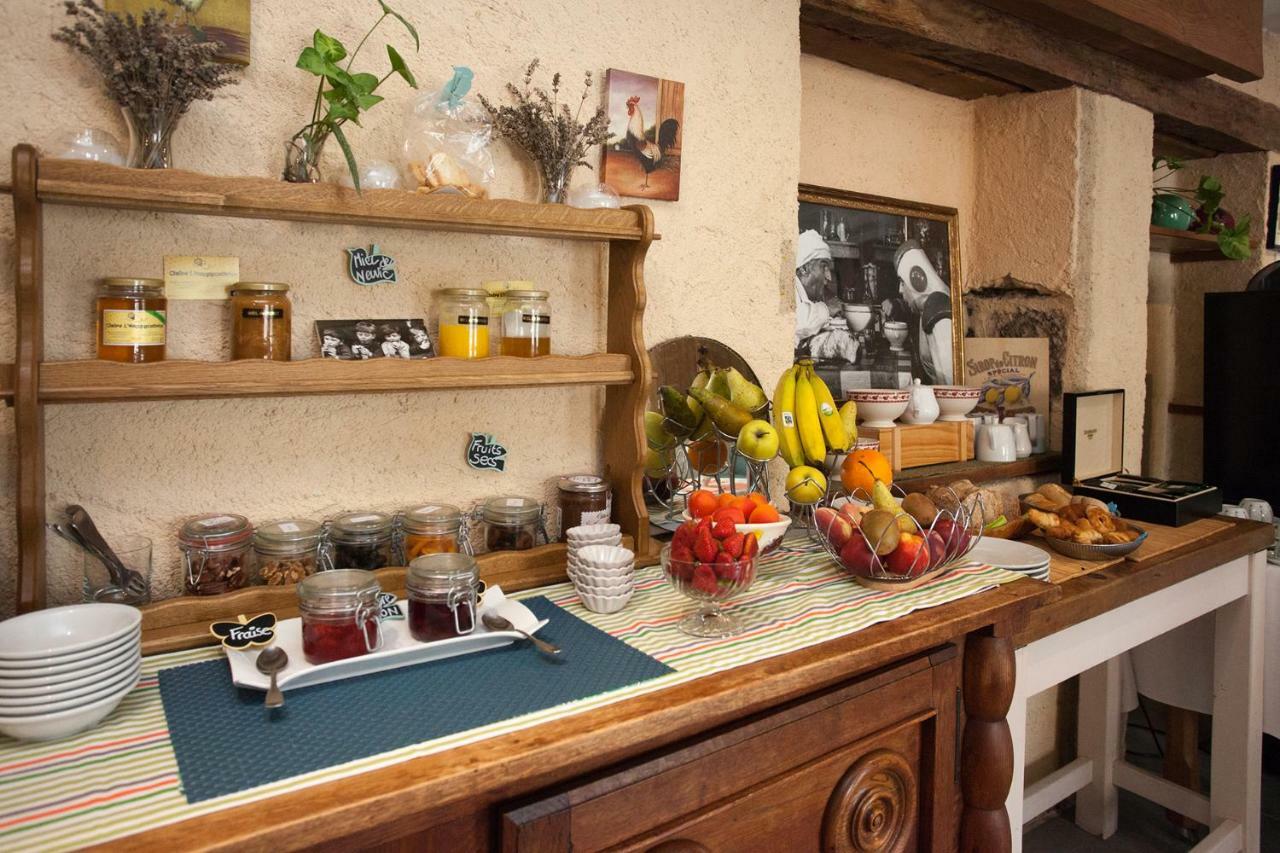Le Lion D'Or Hotel Manzac-sur-Vern Bagian luar foto