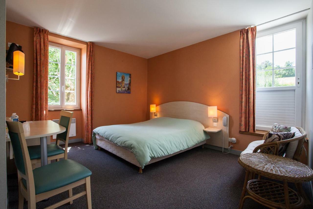 Le Lion D'Or Hotel Manzac-sur-Vern Bagian luar foto