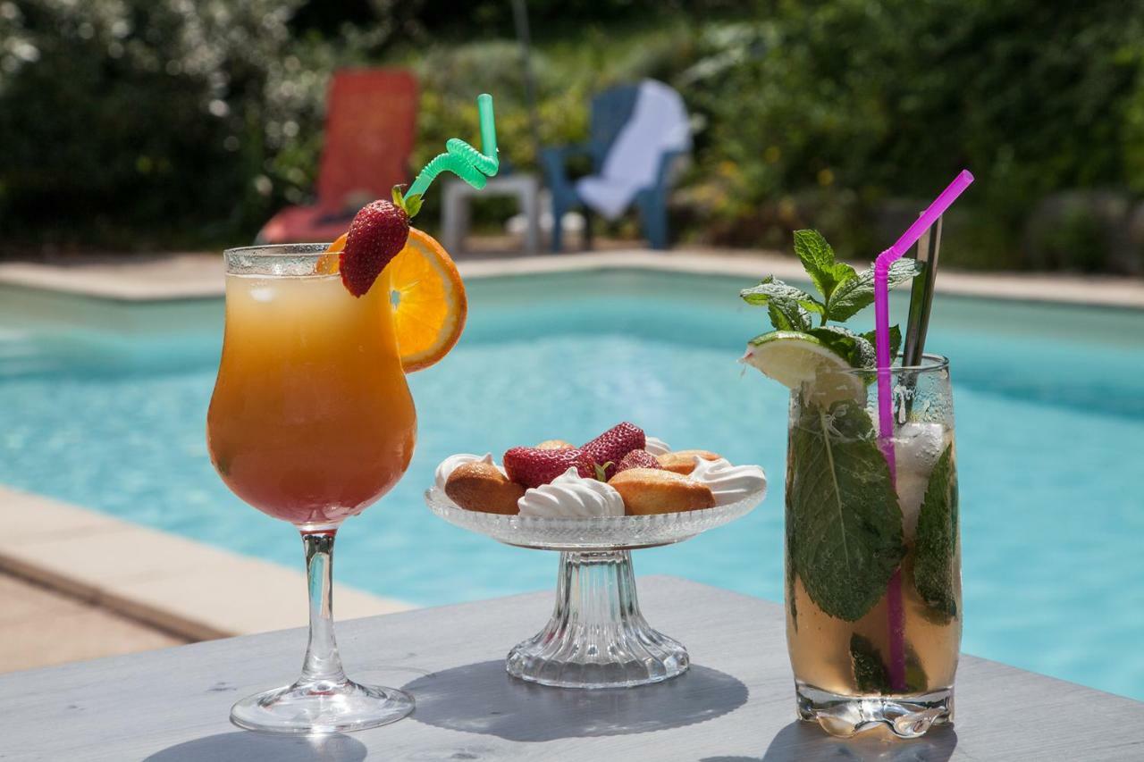 Le Lion D'Or Hotel Manzac-sur-Vern Bagian luar foto