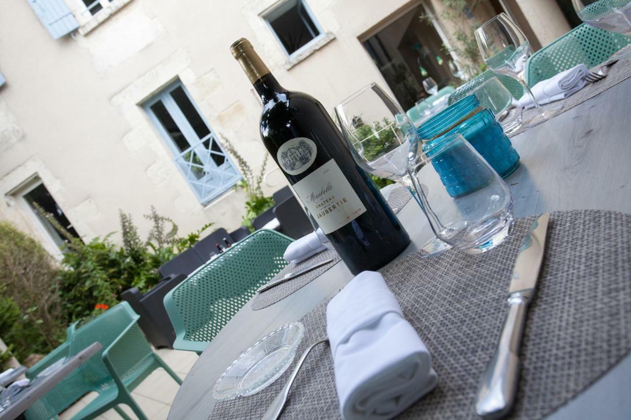 Le Lion D'Or Hotel Manzac-sur-Vern Bagian luar foto